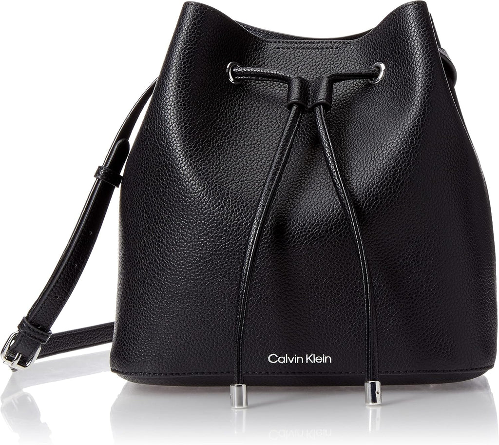 Calvin Klein Gabrianna Bolsa al hombro para mujer | Faux Leather, Adjustable Convertible Strap, Drawstring Closure, 2 Slip Pockets, 1 Zip Pocket, Everyday