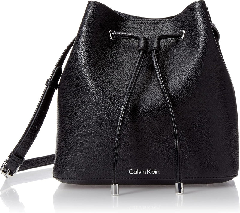 Calvin Klein Gabrianna Bolsa al hombro para mujer | Faux Leather, Adjustable Convertible Strap, Drawstring Closure, 2 Slip Pockets, 1 Zip Pocket, Everyday