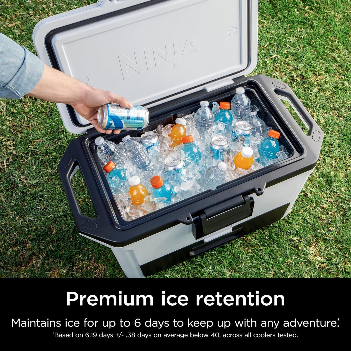 Ninja Enfriador duro FrostVault™ de 50 cuartos de galón con cajón d...